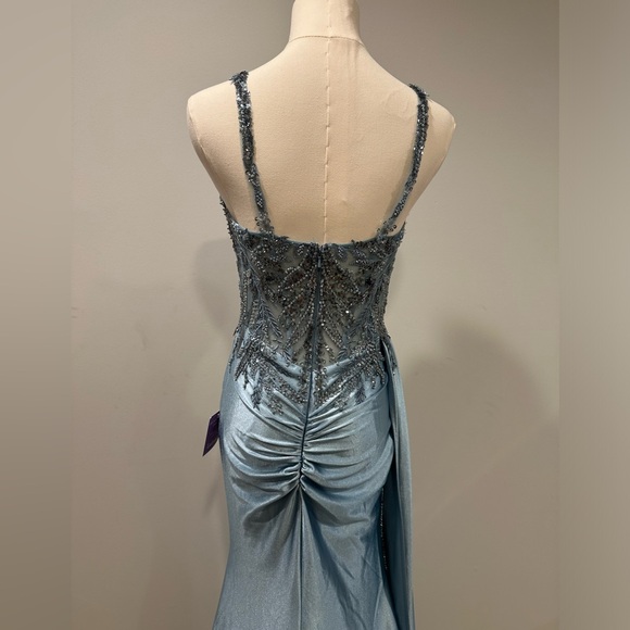 Stunning mother of the bride•special occasion •prom gown. NWT size 6. - Picture 3 of 7